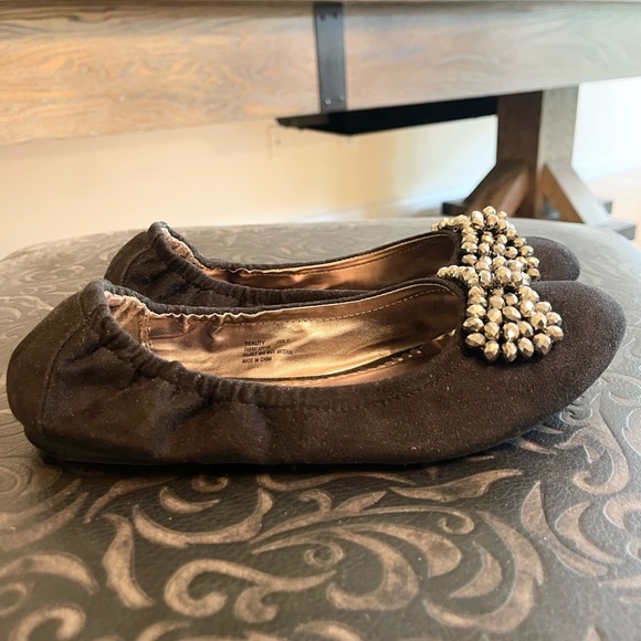Gorgeous Stuart Weitzman embellished flats! - Picture 4 of 12
